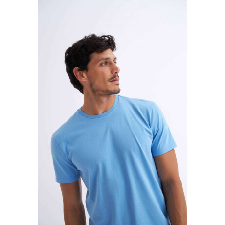 Remera básica Carpi Celeste