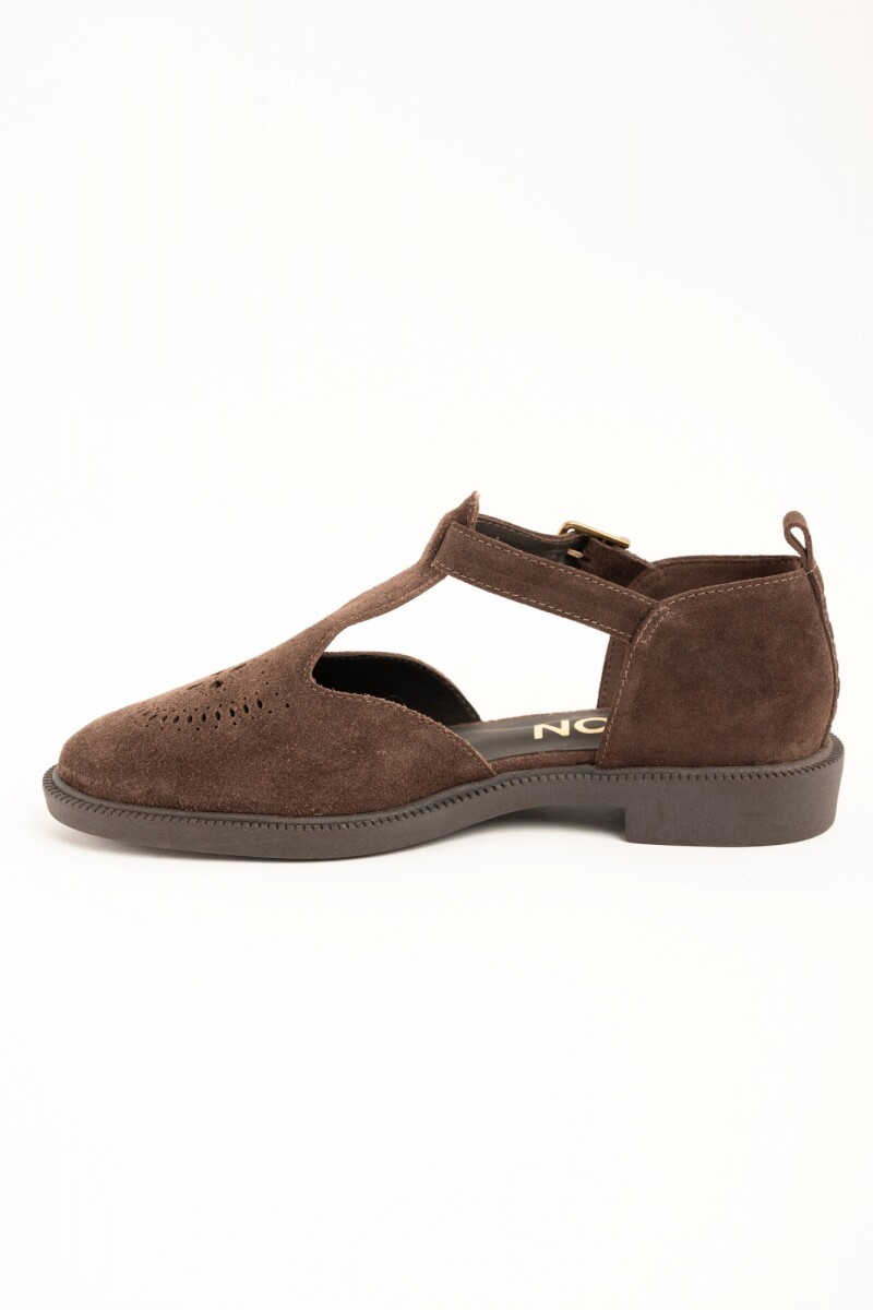 Sandalia Cerrada Con Tira Ajustable Chocolate