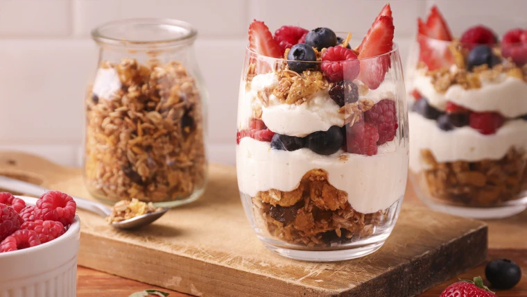 Triffle de ricotta, frutos rojos y granola