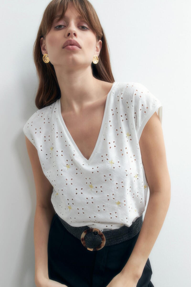 Blusa broderie con flores bordados crudo