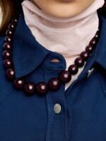Collar Corto Con Abalorios burdeos