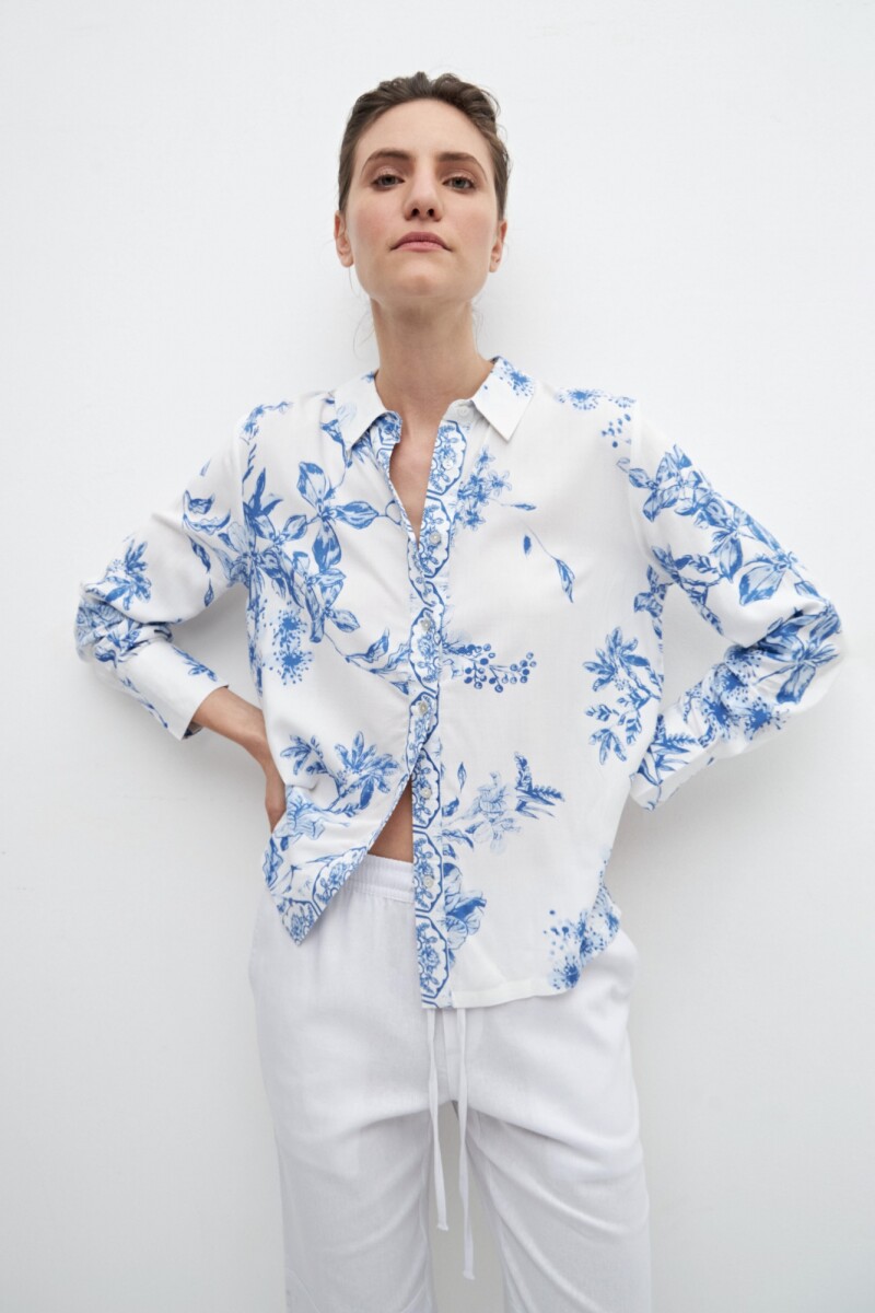 Camisa con estampa floral - azul regata 