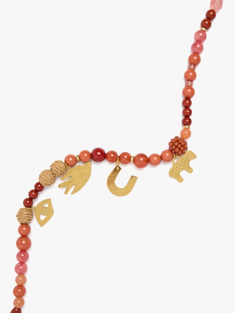 Collar Corto De Cuentas Con Charms multicolor