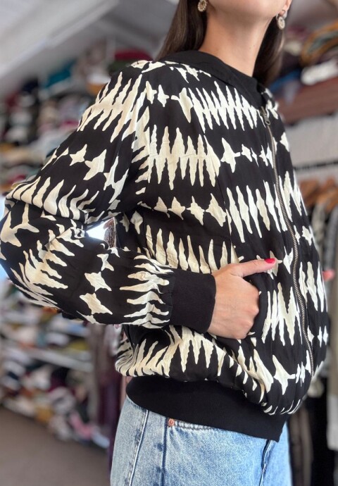 Campera capucha rayón Negra y blanca
