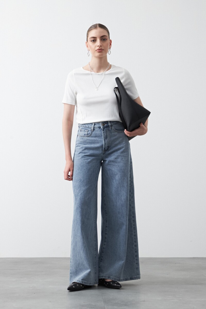 REMERA MIYASAKI Crudo