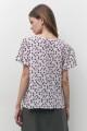 Blusa con estampa floral lila