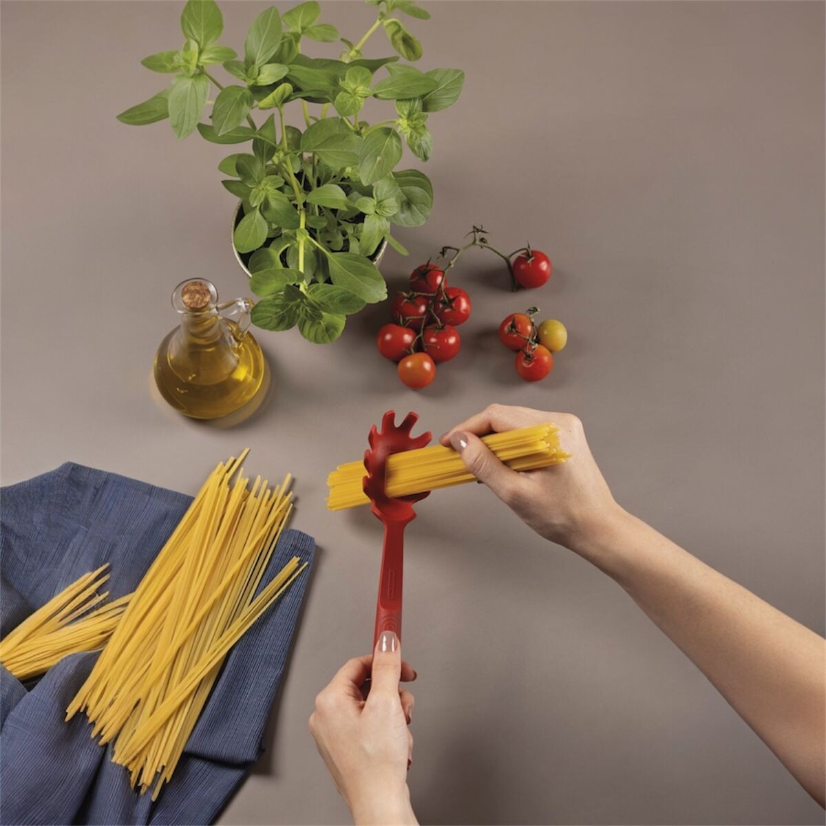 Cuchara para Pasta de Silicona Tramontina - Rojo 