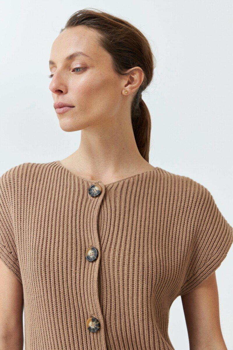 Cardigan manga corta tostado