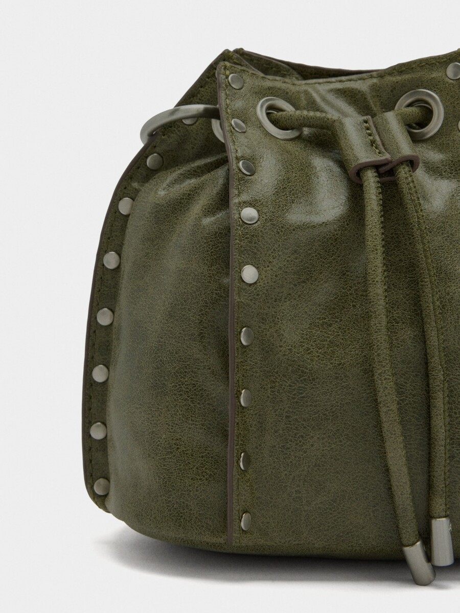 Bolso Bombonera Con Tachuelas verde