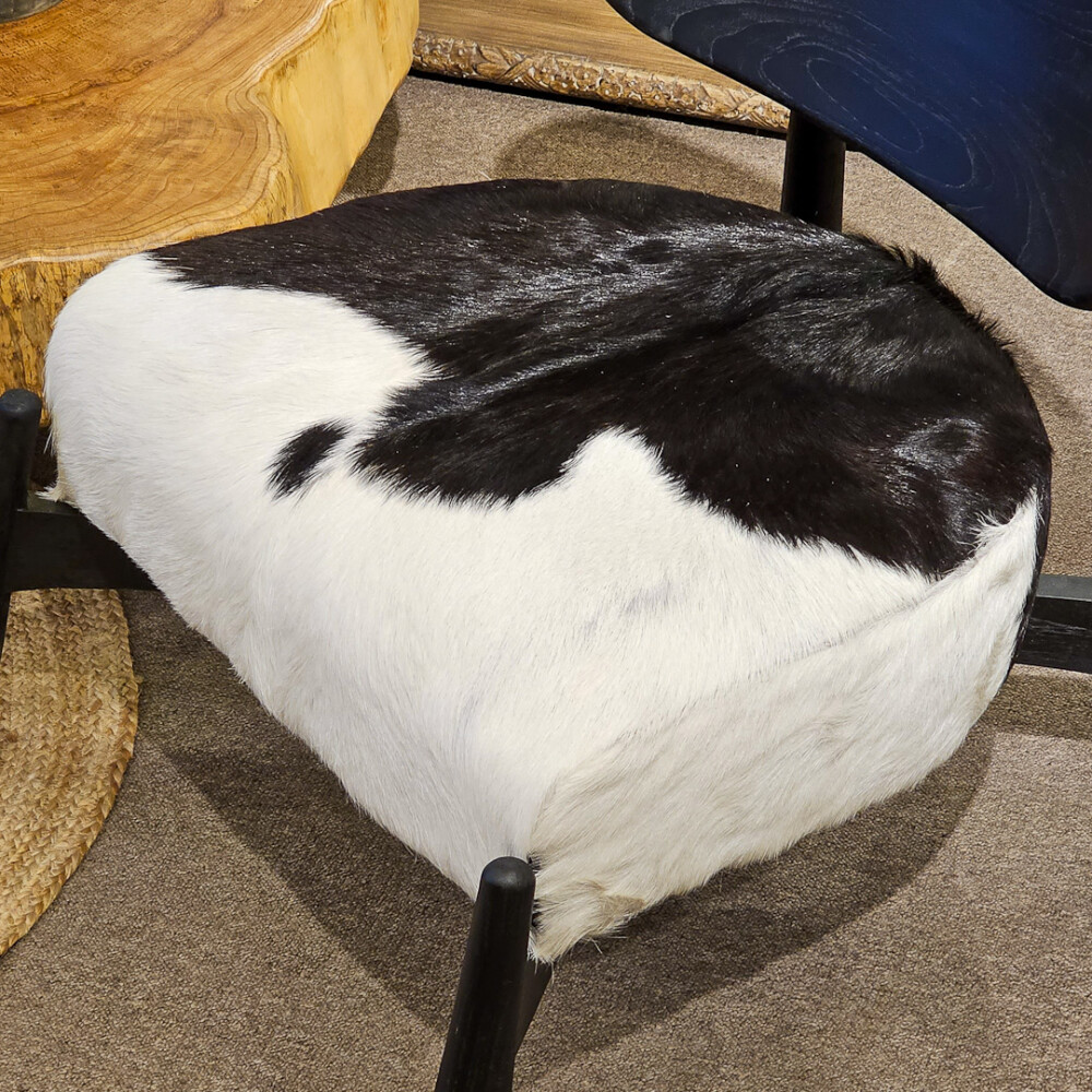 Butaca Cow en cuero con pelo blanco y negro Butaca Cow en cuero con pelo blanco y negro