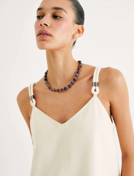 VESTIDO RECTO CORTO CON ESCOTE EN V BEIGE