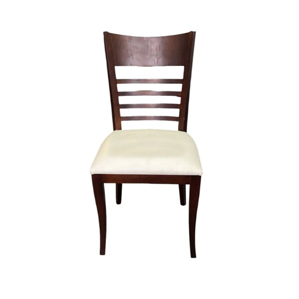 Silla en madera tapizada en sintético color crudo - Producto con detalles. Silla en madera tapizada en sintético color crudo - Producto con detalles.