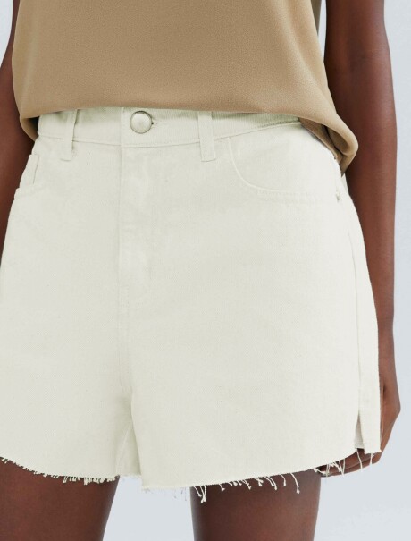 SHORT CON BOLSILLOS EN SARGA BEIGE