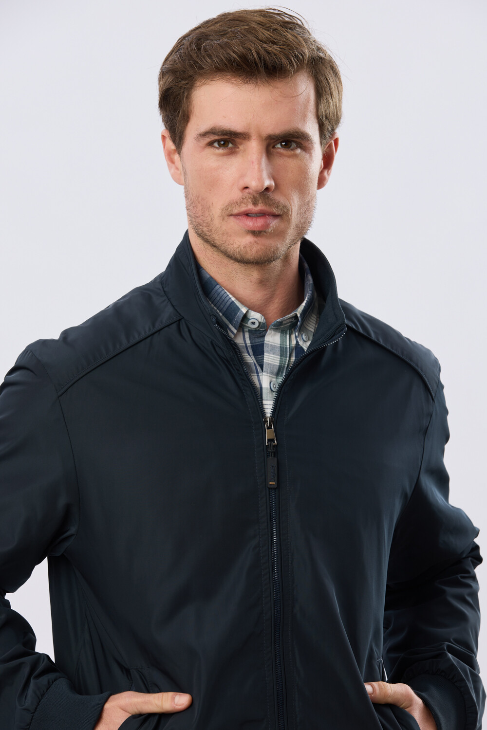 CAMPERA LIVIANA DE NYLON Azul