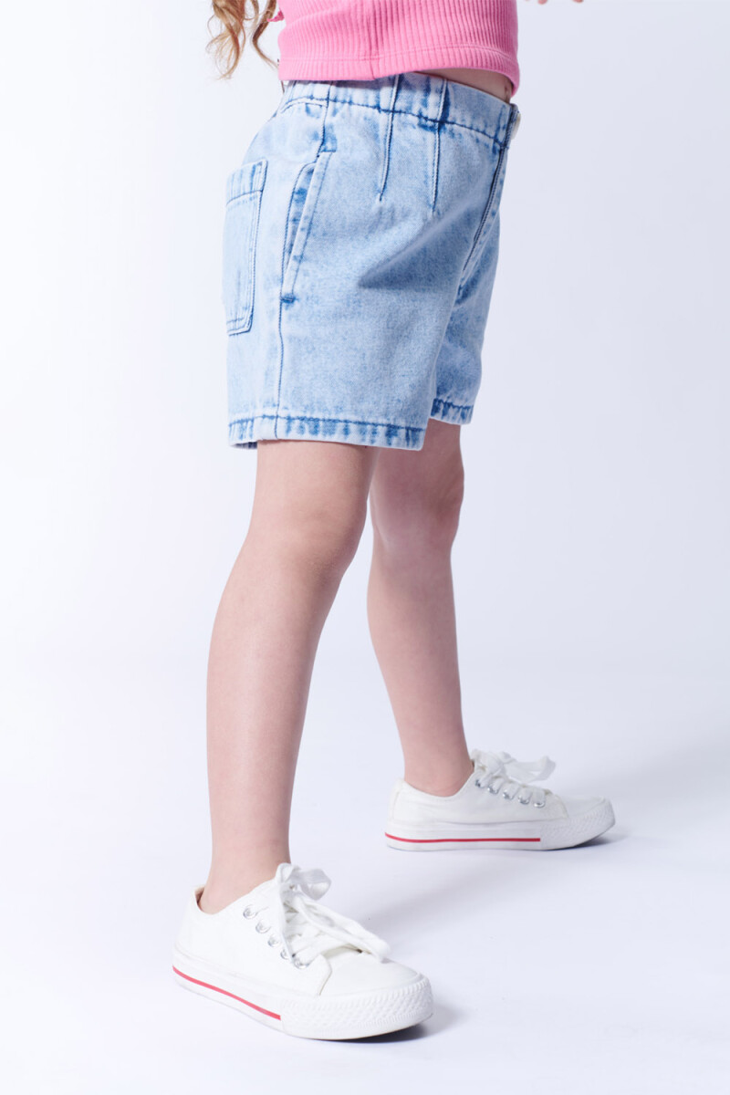 Short Jean Con Pinzas Celeste