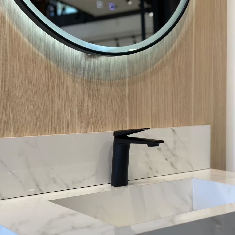 Grifería de lavatorio Monocomando de mesada Chronos negro mate Grifería De Lavatorio Monocomando De Mesada Chronos Negro Mate