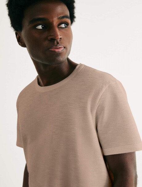 CAMISETA MANGA CORTA CON TEXTURA ROSADO