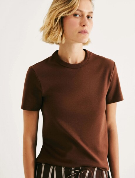 CAMISETA BÁSICA SLIM MARRÓN