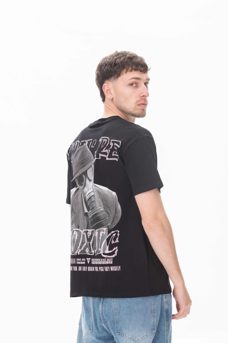 Remera toxic Negro