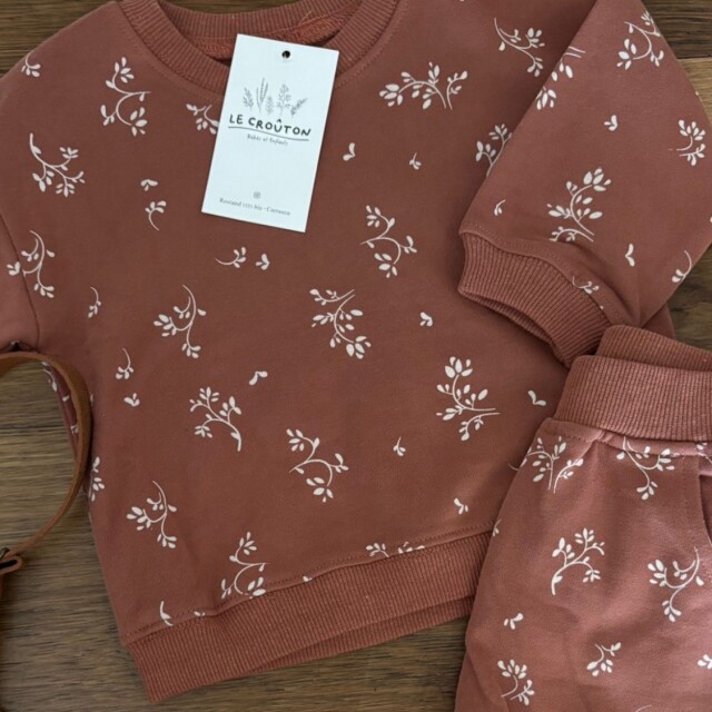 Conjunto Buzo y Pantalón Conjunto Buzo y Pantalón
