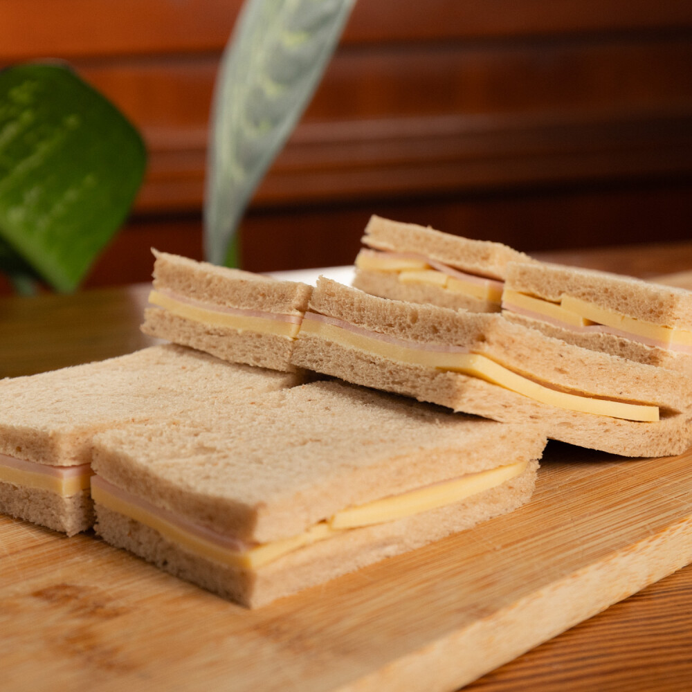 Sandwiches Mixtos x6 en Pan Negro