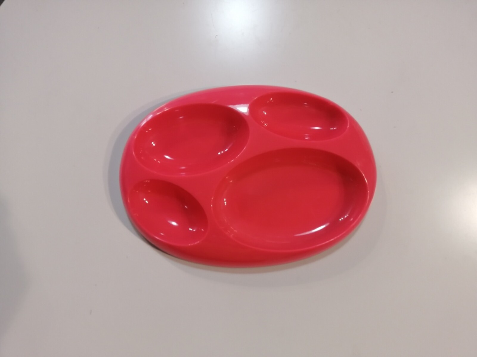 Plato c/divisiones antideslizante - coral 