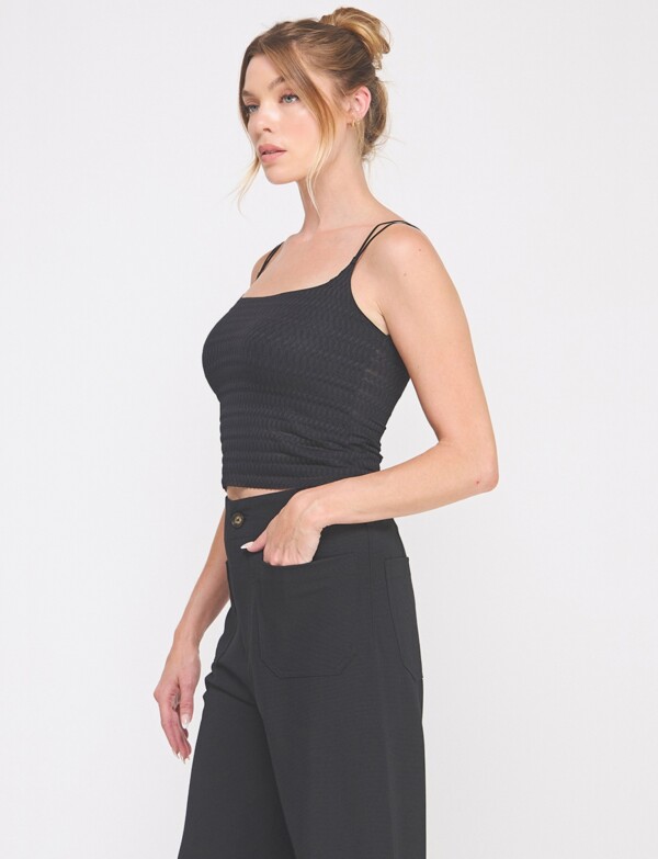 Top Crop Texturado Con Breteles Dobles Cruzdos NEGRO