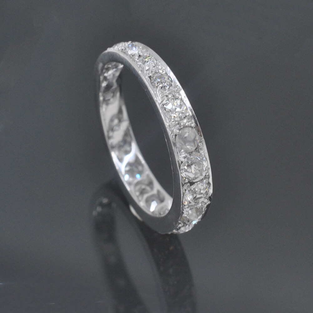 Anillo sin fin en oro 18k blanco con brillantes y diamantes Anillo sin fin en oro 18k blanco con brillantes y diamantes