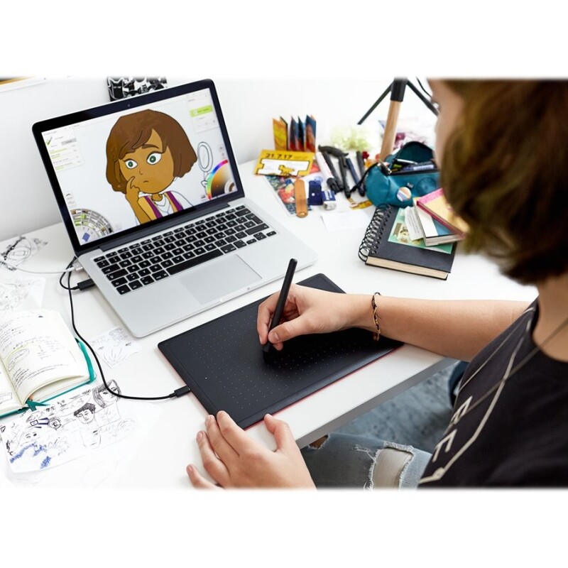 Wacom One by Wacom - Digitalizador - tamaño mediano - diestro y zurdo - 21.6 x 13.5 cm - electromagnético - cableado - USB - neg Wacom One by Wacom - Digitalizador - tamaño mediano - diestro y zurdo - 21.6 x 13.5 cm - electromagnético - cableado - USB - neg