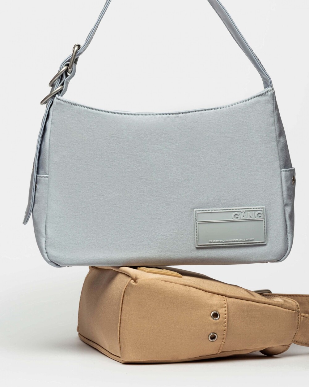 Cartera Al Hombro Gang Glamy En Nylon Celeste