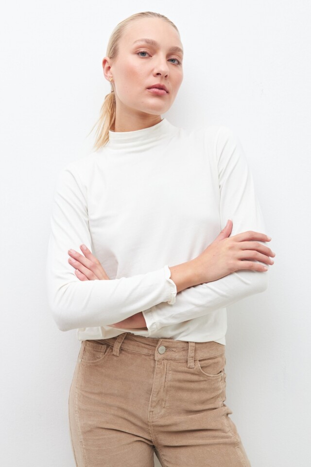 Media polera con volado en puños blanco