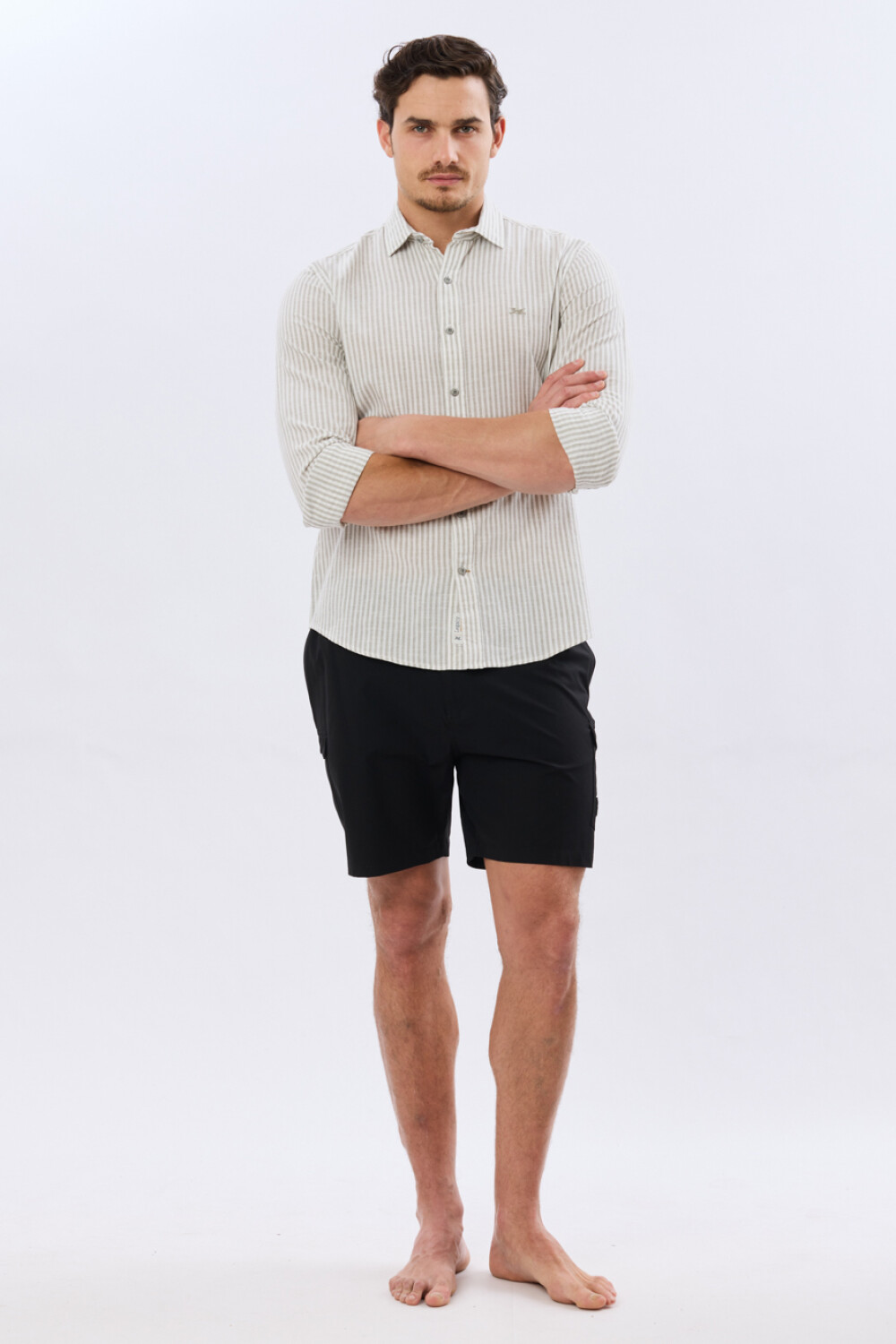 SHORT CARGO DE BAÑO LISO Negro
