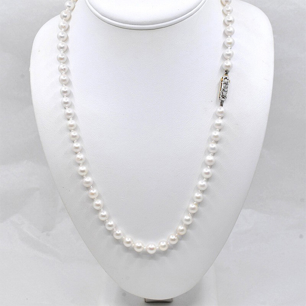 Collar De Perlas De 6.5 Mm Con Broche en Oro 18 K Y Diamante Collar De Perlas De 6.5 Mm Con Broche en Oro 18 K Y Diamante
