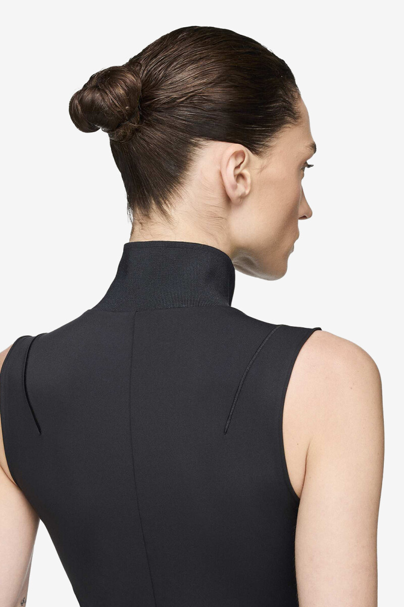 ES TRNG ONESIE Negro