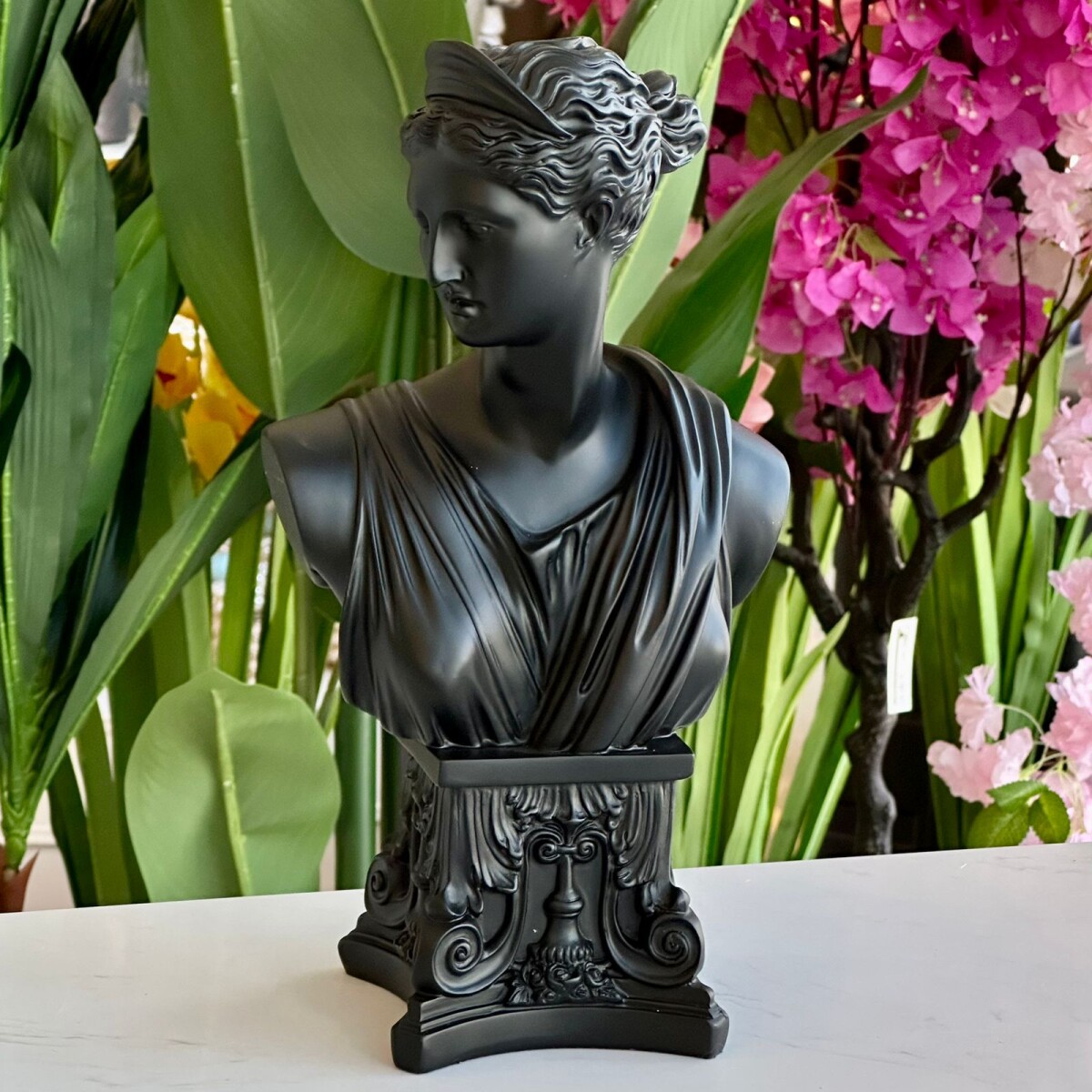 Diosa Artemisa Decorativo Resina Alto 31cm x Largo 17cm x Ancho 11cm 