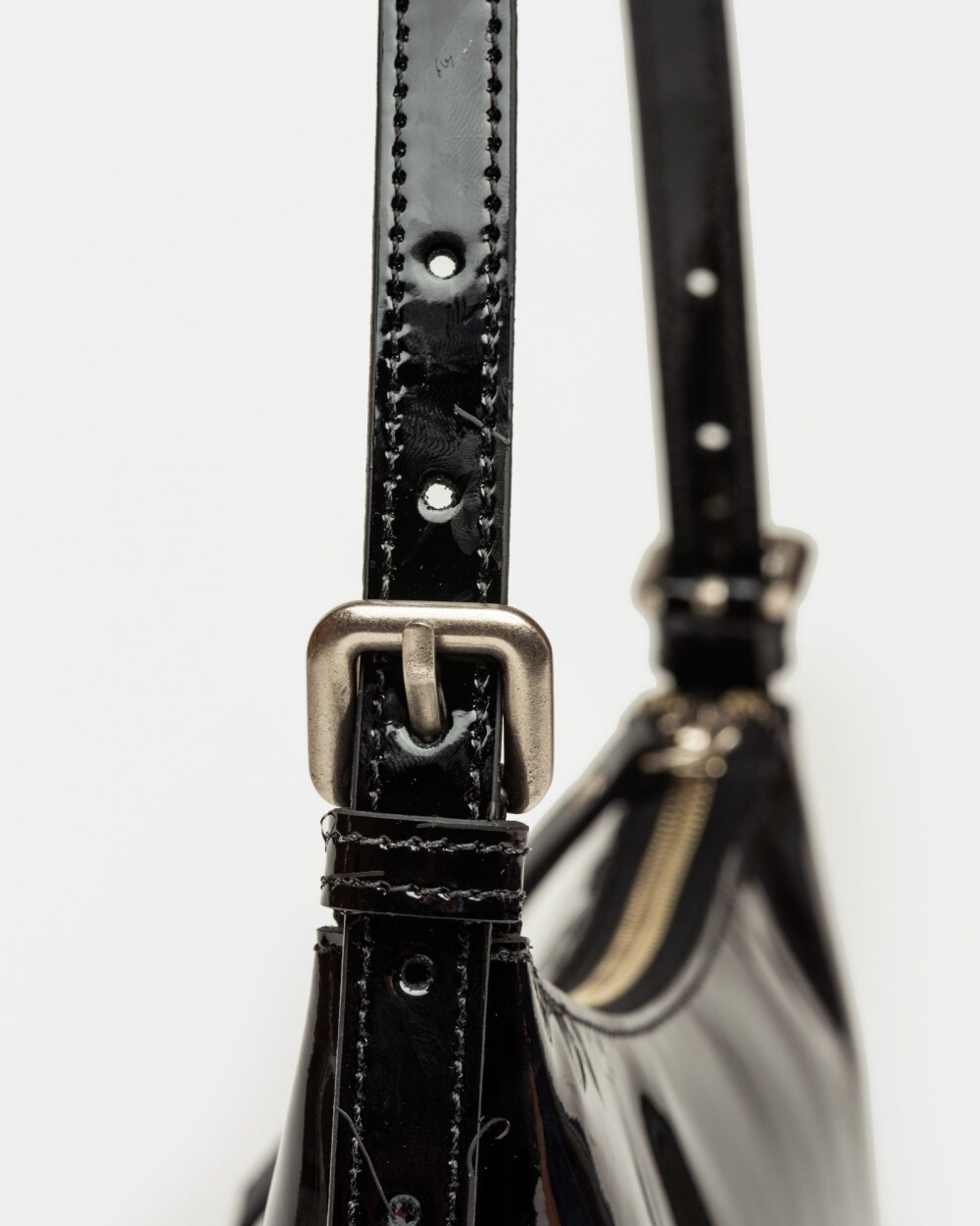 Cartera al hombro Mia en cuero charol Negro