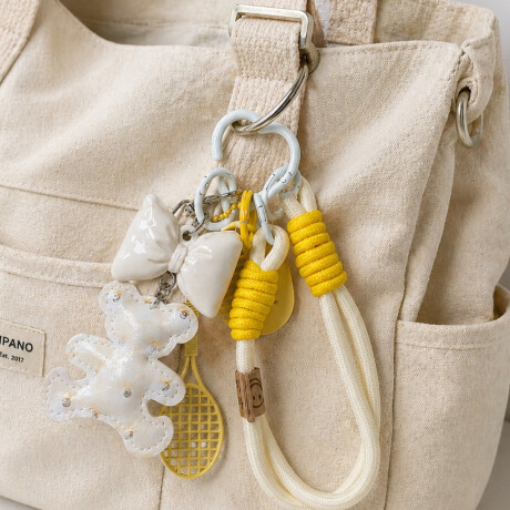 Llavero con accesorios Osito y Moño Blanco