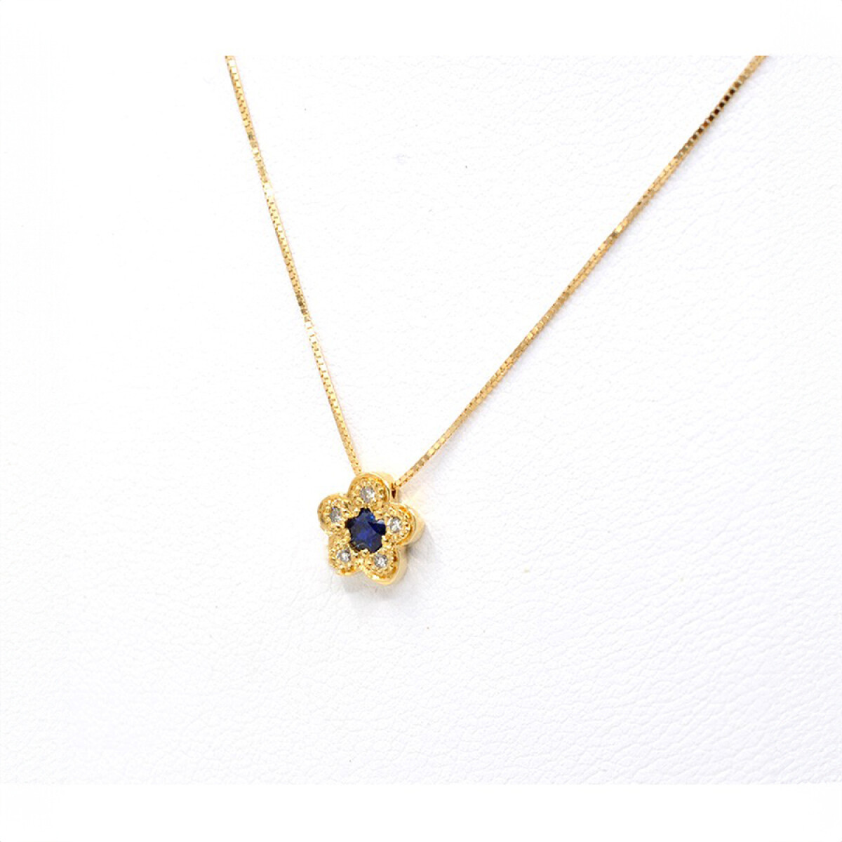Dije en Oro 18 K, Brillantes Y Zafiros, Con Cadena 