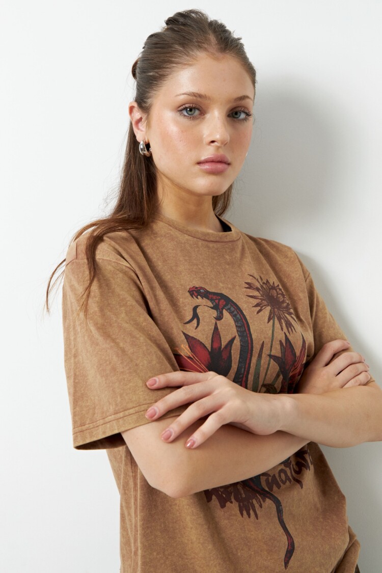 REMERA RURA Marrón Corteza
