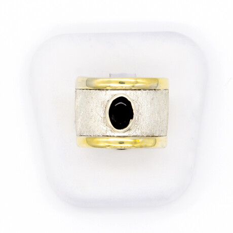 Anillo de plata 925, double en oro 18 ktes y onix. Anillo de plata 925, double en oro 18 ktes y onix.