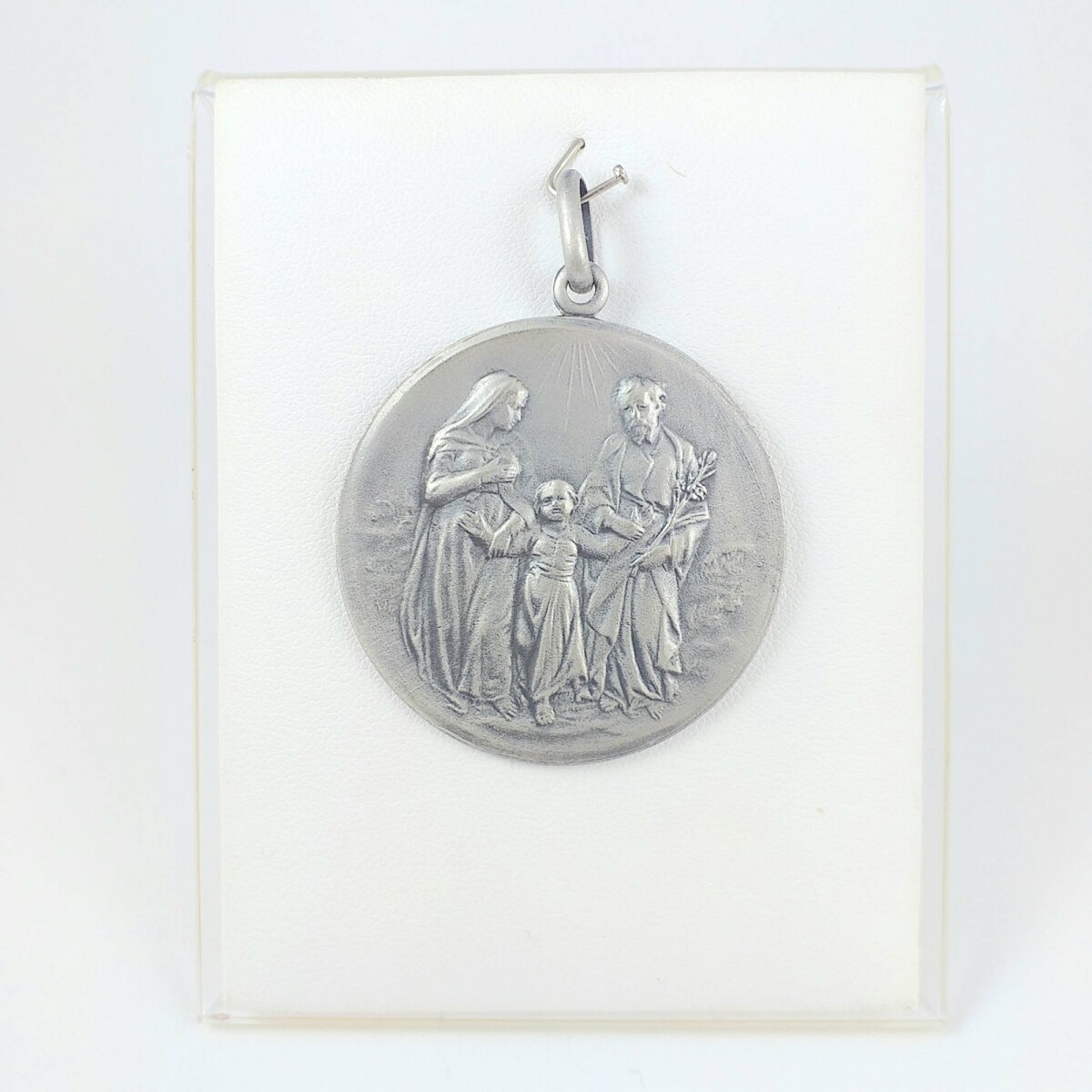 Medalla religiosa Sagrada Familia, medidas diámetro 4cm, material alpaca. 
