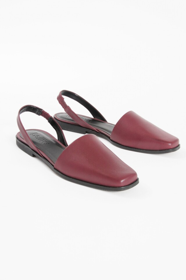 Zapato Zelma de cuero ciruela