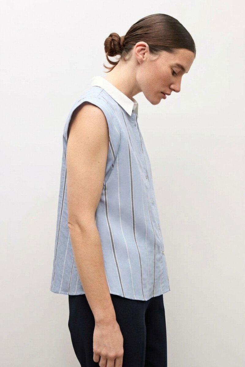 Camisa rayada sin mangas celeste