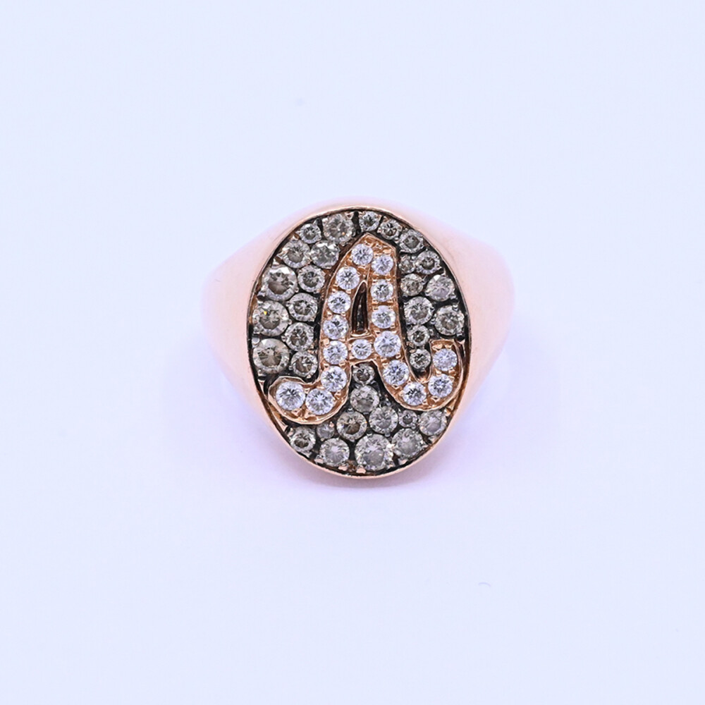 Anillo oro 18k rosa con letra A y brillantes. Anillo oro 18k rosa con letra A y brillantes.