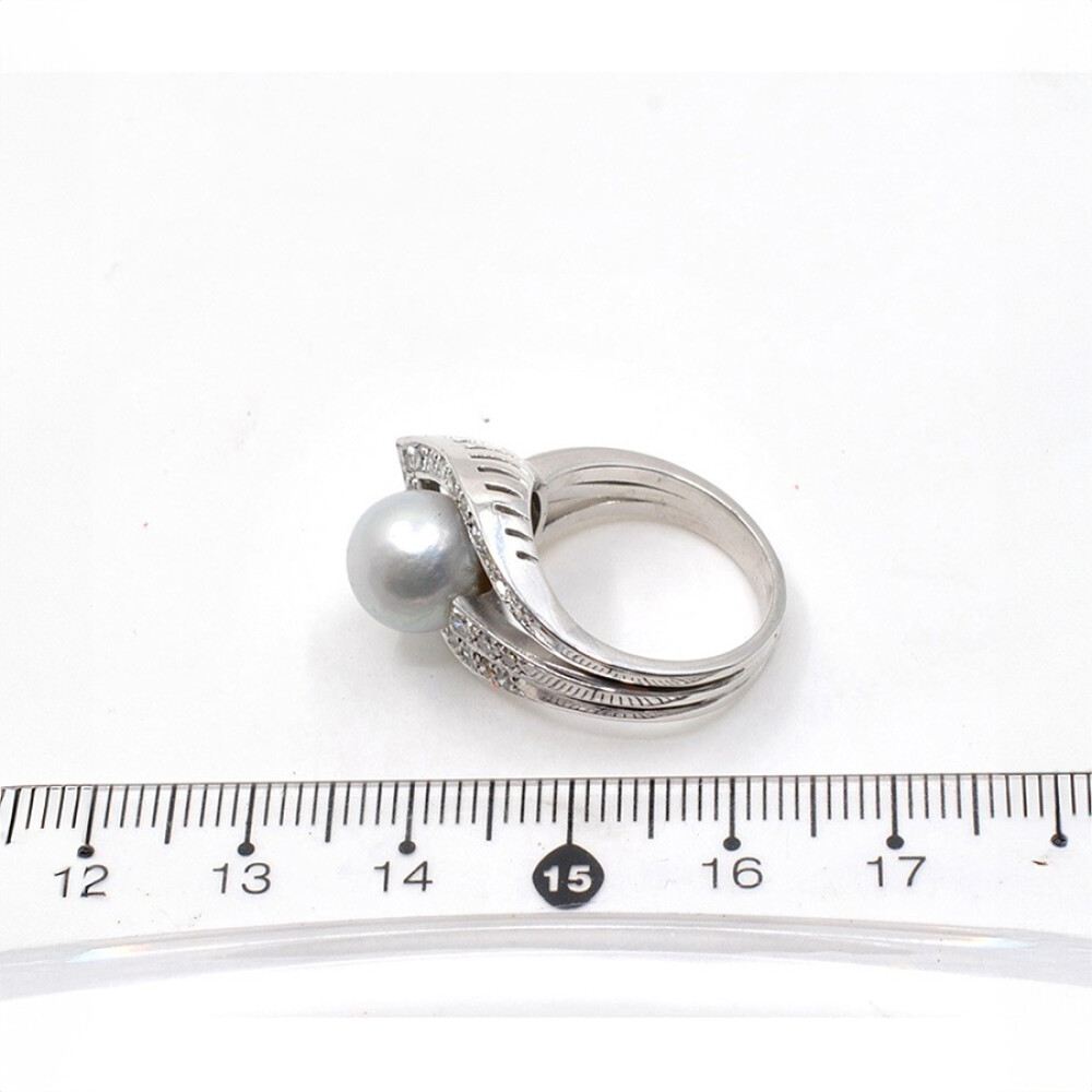 Anillo En Oro Blanco, Brillantes Y Perla De Cultivo De 9 Mm Anillo En Oro Blanco, Brillantes Y Perla De Cultivo De 9 Mm