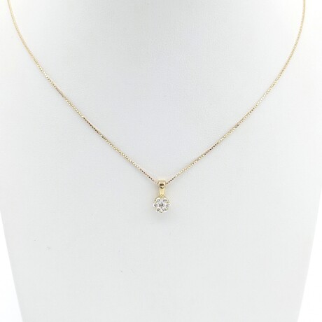 Conjunto de cadena y colgante en oro 10 ktes con circonias. Conjunto de cadena y colgante en oro 10 ktes con circonias.