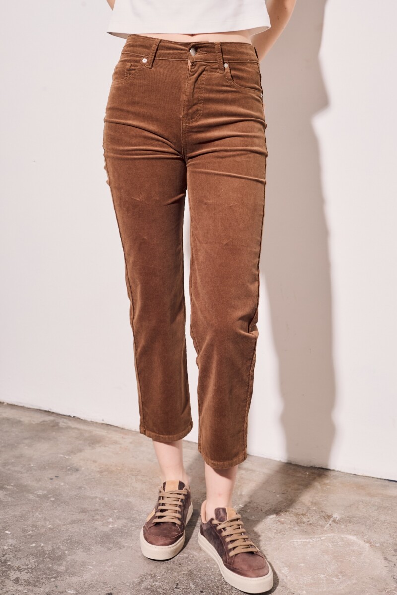 Jean Corduroy Recto Marrón
