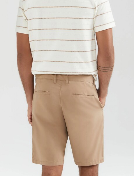 BERMUDA RECTA ESTILO CHINO EN LINO MARRÓN