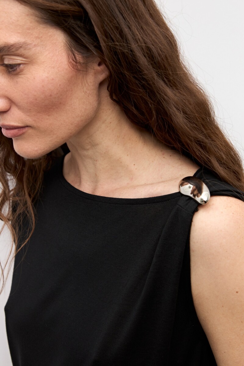 Blusa detalle metálico negro