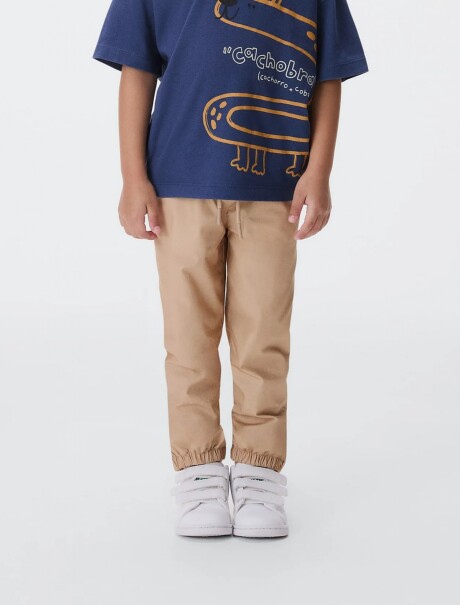 PANTALÓN INFANTIL DE NYLON CON BOLSILLOS BEIGE